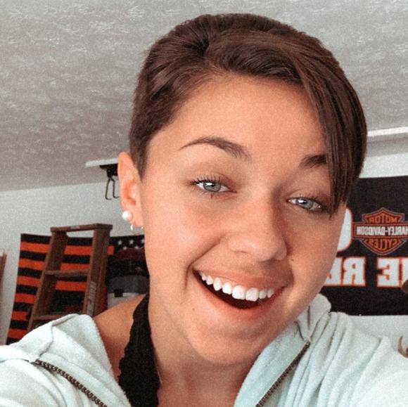 Profile Picture of Brooke Emch (@brookeemch) on Poshmark