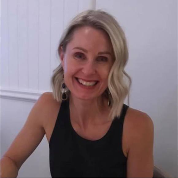 Profile Picture of Cora Townsend (@cora_townsend) on Poshmark