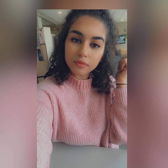 Profile Picture of Ghita Chiboub (@ghita_1999) on Poshmark