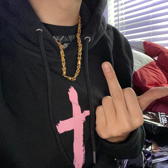 Profile Picture of Robert Tu (@robert_tu) on Poshmark