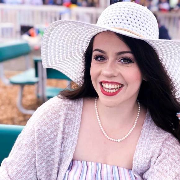 Profile Picture of Danielle Slaboda (@dslaboda) on Poshmark