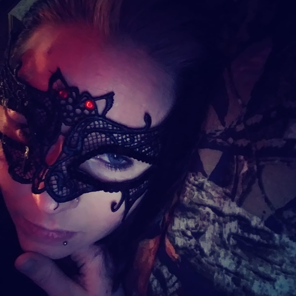 Profile Picture of Andrea Childs (@r1a2c3123) on Poshmark