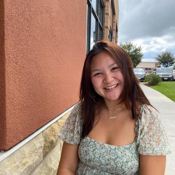 Profile Picture of Truc Vu (@lolsmileys) on Poshmark