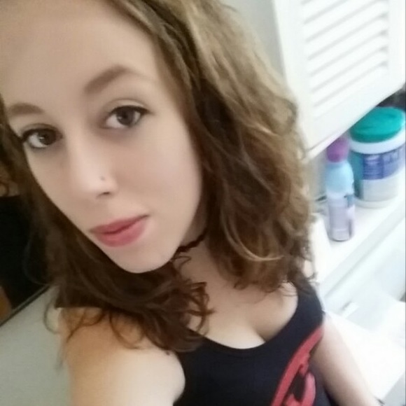 Profile Picture of Amber Bailey (@amberbailey593) on Poshmark