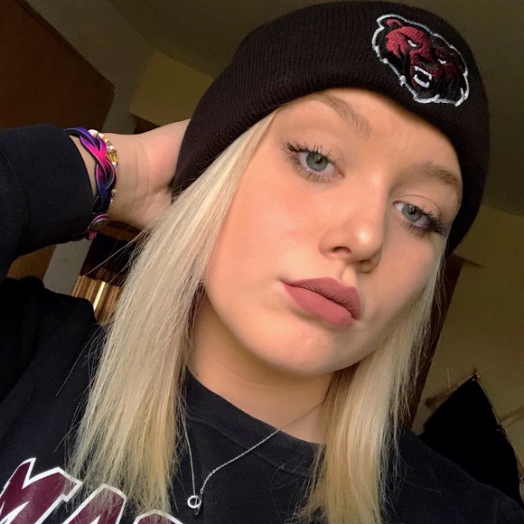 Profile Picture of Stephanie Dunlap (@dunlap1519) on Poshmark