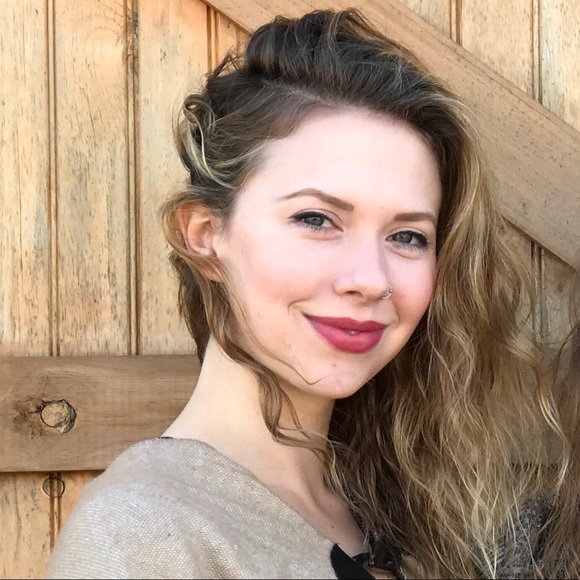 Profile Picture of Brittany Delaney (@brittadelanes) on Poshmark