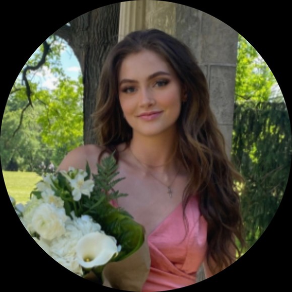 Profile Picture of Eleni Austen (@eleniausten) on Poshmark