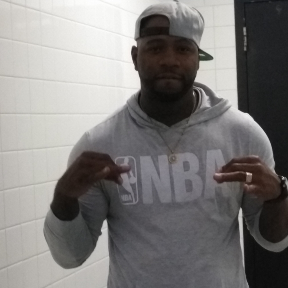 Profile Picture of Aaron Weston (@desone18) on Poshmark