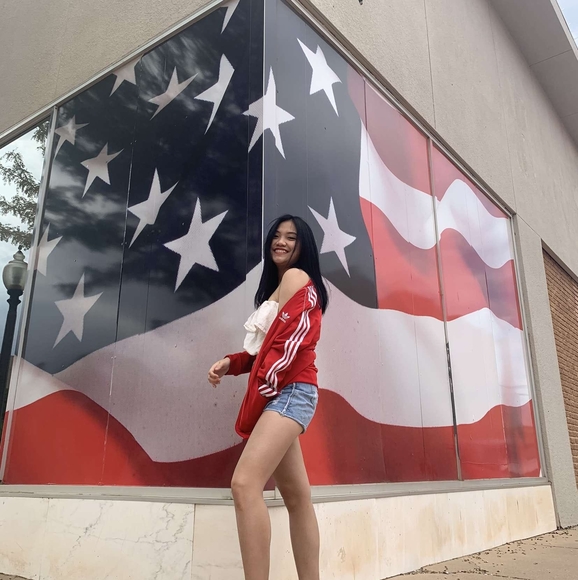 Profile Picture of Thy Huynh (@maithy0807) on Poshmark