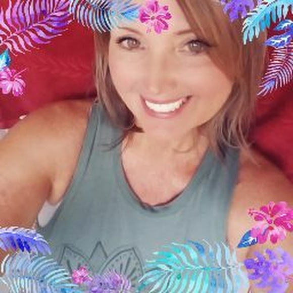 Profile Picture of Julie Nemethy (@venusrio99) on Poshmark