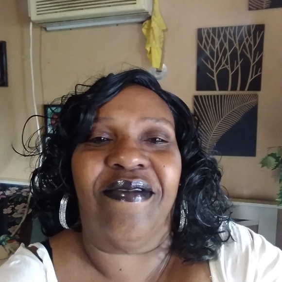 Profile Picture of Debra Alexander (@debraalexand841) on Poshmark