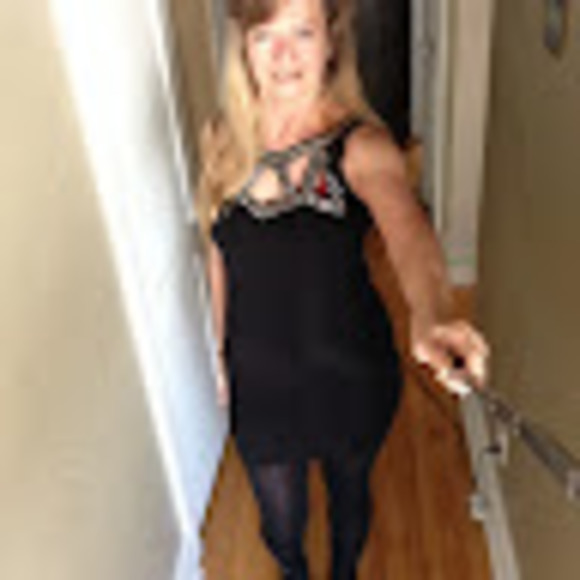 Profile Picture of Debbie Howes (@shattera650) on Poshmark