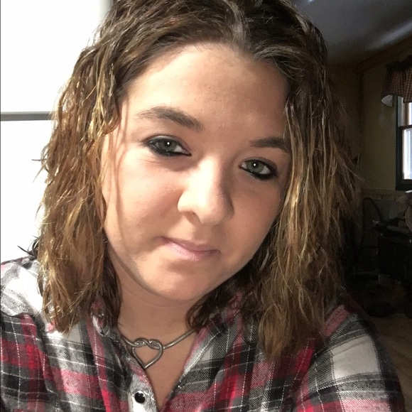 Profile Picture of Amber Stocker (@amberlynn2019) on Poshmark