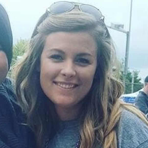 Profile Picture of Danielle Winter (@dwinter25) on Poshmark