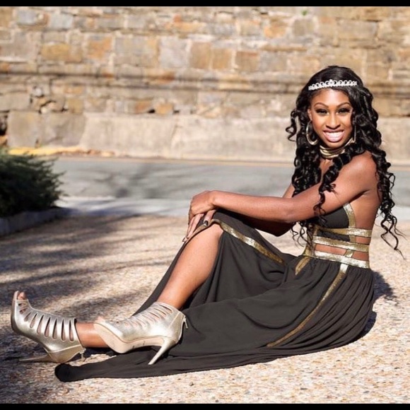 Profile Picture of Dadrienne Carter (@dreamgirllounge) on Poshmark