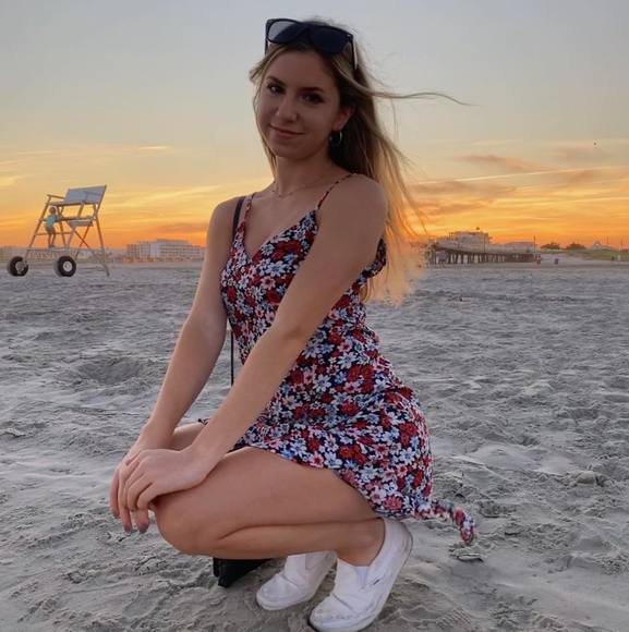 Profile Picture of Nicole Mcmullen (@niicoley) on Poshmark