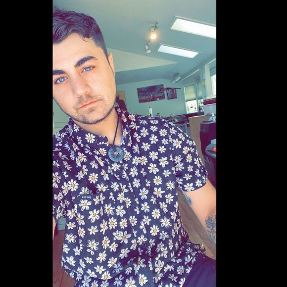 Profile Picture of Ty Detuncq (@ty_detuncq) on Poshmark