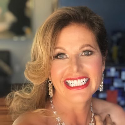 Profile Picture of Elizabeth Shatner (@ElizShatner) on Twitter