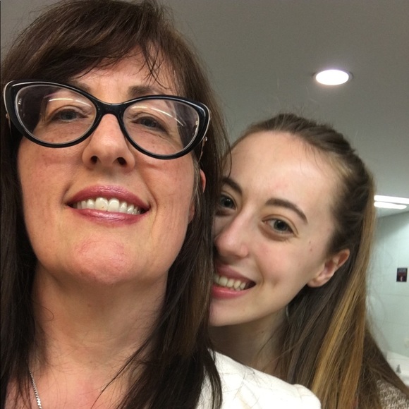 Profile Picture of Robyn Gothelffishman (@robyn0417) on Poshmark