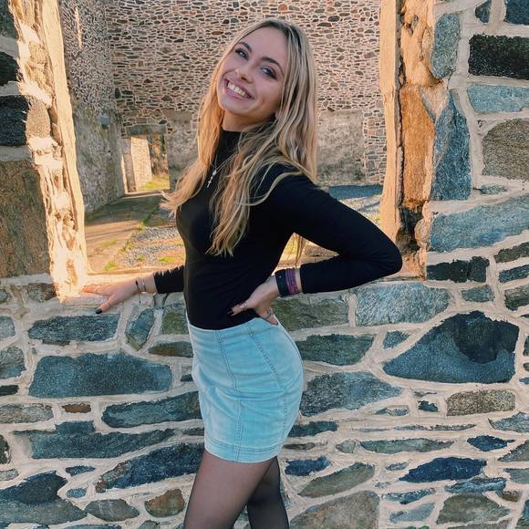 Profile Picture of Megan Hamp (@megan_hamp) on Poshmark