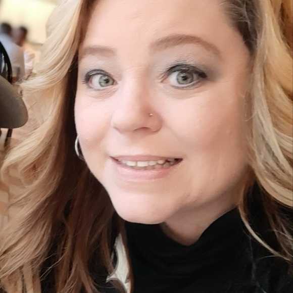 Profile Picture of Michelle Scott (@aleahtrevor01) on Poshmark