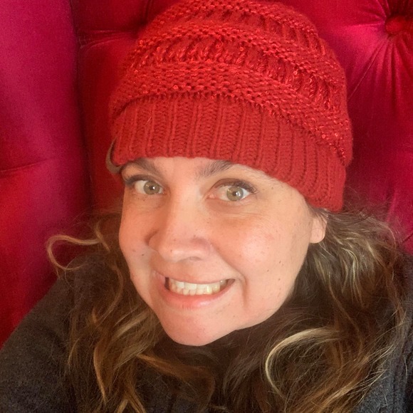Profile Picture of Julia Dethomas (@jbdt) on Poshmark