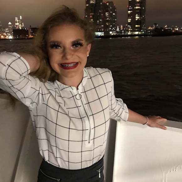 Profile Picture of Kyleeanna Clinton (@ky_leeanna) on Poshmark