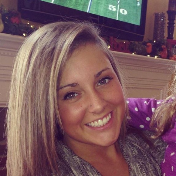 Megan Vallely - Poshmark Profile Picture of Megan Vallely (@vallelmb) on Poshmark