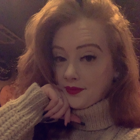 Profile Picture of Kurstyn Holland (@kurstyn_holland) on Poshmark