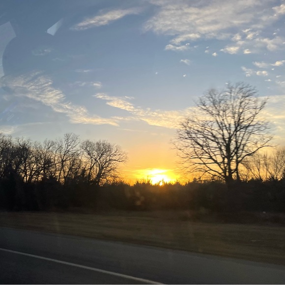 Profile Picture of London Snell (@londonssnell) on Poshmark