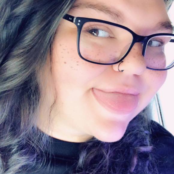 Profile Picture of Ashlee Huffman (@flawlesspotato) on Poshmark