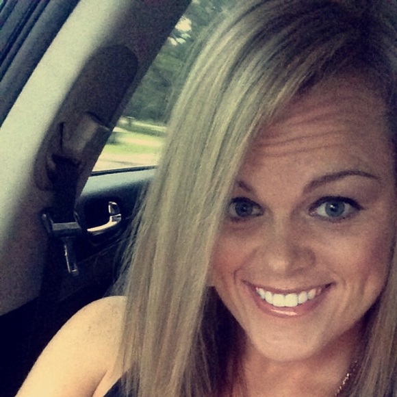 Profile Picture of Casey Samples (@csamples87) on Poshmark
