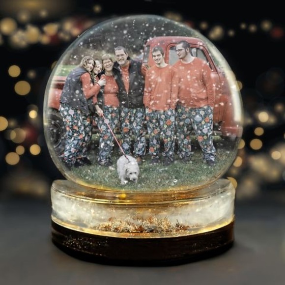 Profile Picture of Nicki Huggler (@nickir994) on Poshmark