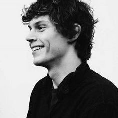 Profile Picture of Evan Peters Chile (@EvanPetersChile) on Twitter