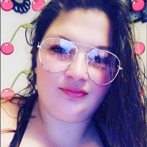 Profile Picture of Angela Gallihugh (@gallihugh77) on Poshmark