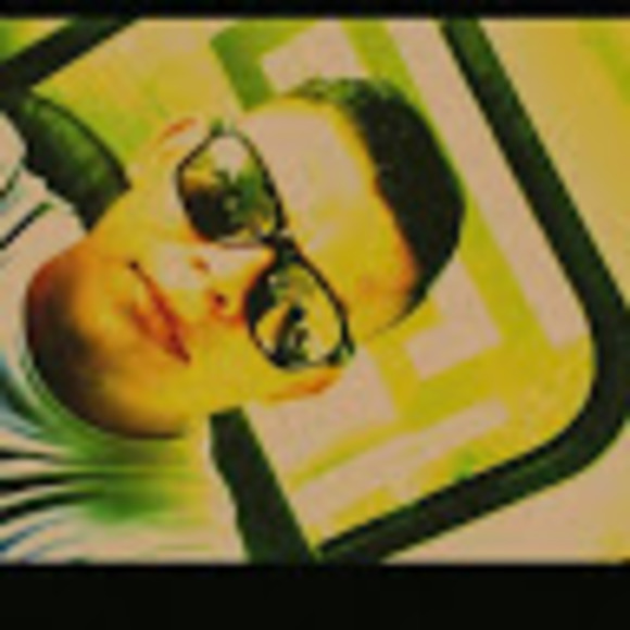 Profile Picture of W steven Llanes (@wllanes) on Poshmark