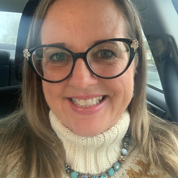 Profile Picture of Janet Caragan (@jcaragan) on Poshmark