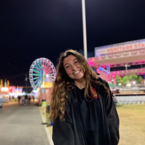 Profile Picture of Jillian Lantow (@jillianlant) on Poshmark