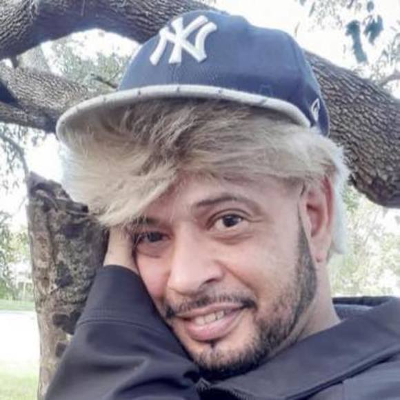 Profile Picture of Markanthony Ferrer (@locoferrer) on Poshmark