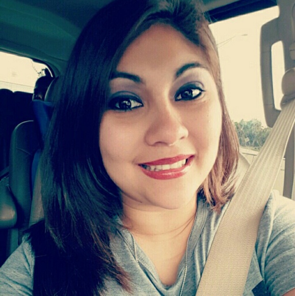 Profile Picture of Paula Limon (@plimon1220) on Poshmark