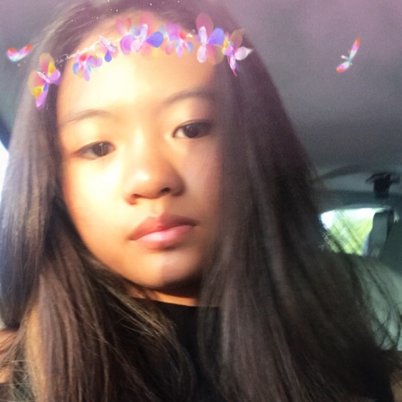 Profile Picture of Holly Huynh (@xxhollinityxx) on Poshmark