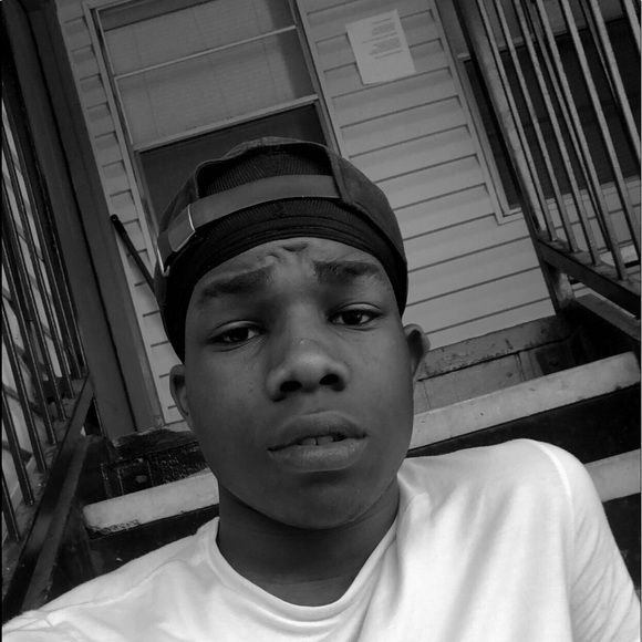 Profile Picture of Kavion Gallion (@kavion246) on Poshmark