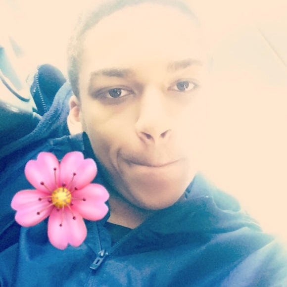 Profile Picture of Eric David (@eric6571) on Poshmark