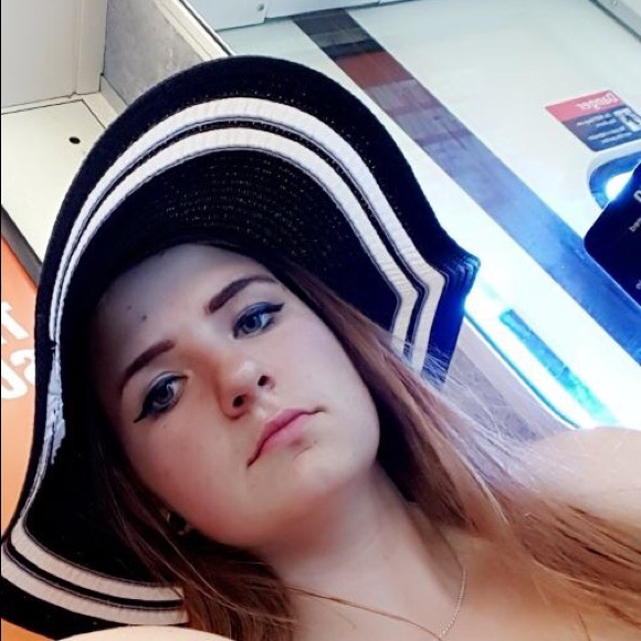 Profile Picture of Erika Drygas (@erikadrygas) on Poshmark