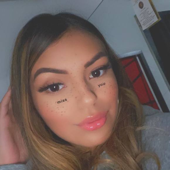 Profile Picture of Mariah Guerrero (@riaahg) on Poshmark