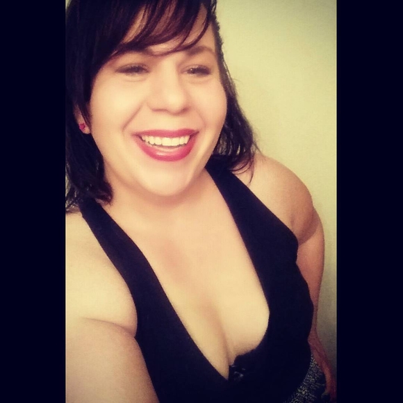 Profile Picture of Danielle Paine (@daniellepaine) on Poshmark