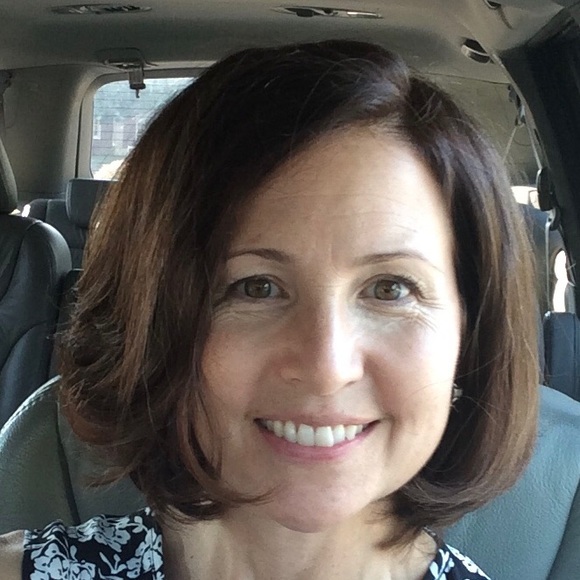 Profile Picture of Carolyn Keurajian (@cskbach) on Poshmark