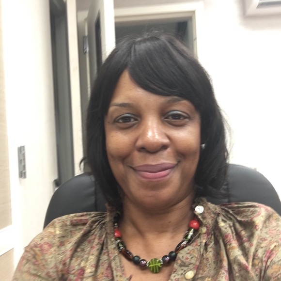 Anna Anglero - Poshmark Profile Picture of Anna Anglero (@aanhle) on Poshmark