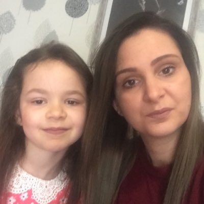 Profile Picture of Lisa Hayles (@lisamapi) on Twitter