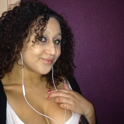 Profile Picture of Monique St John (@moniquewaaa) on Twitter